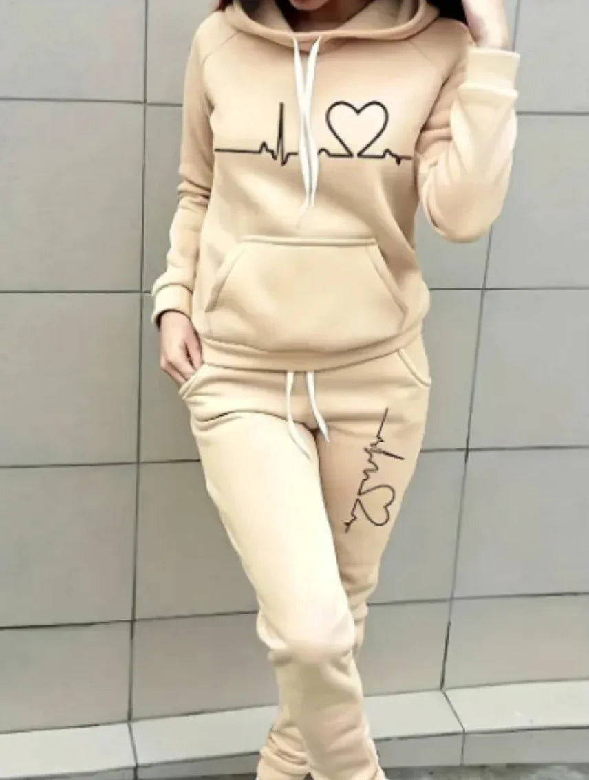 Love Print Fleece Sports Suit – Warm & Casual